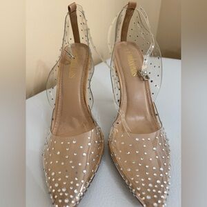 Dream Pairs Cream Heels with Elegant Design